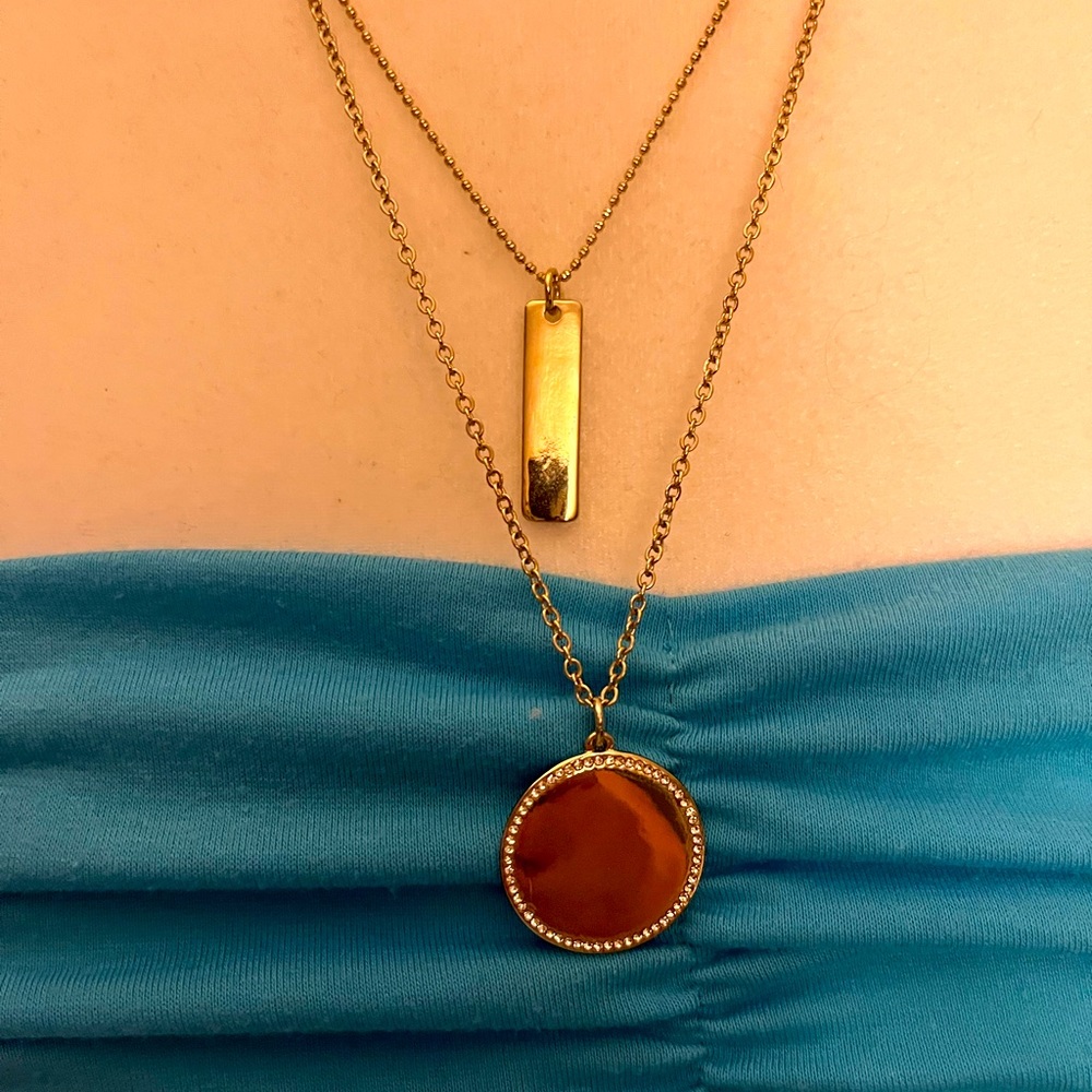 Gold toned two chain necklace